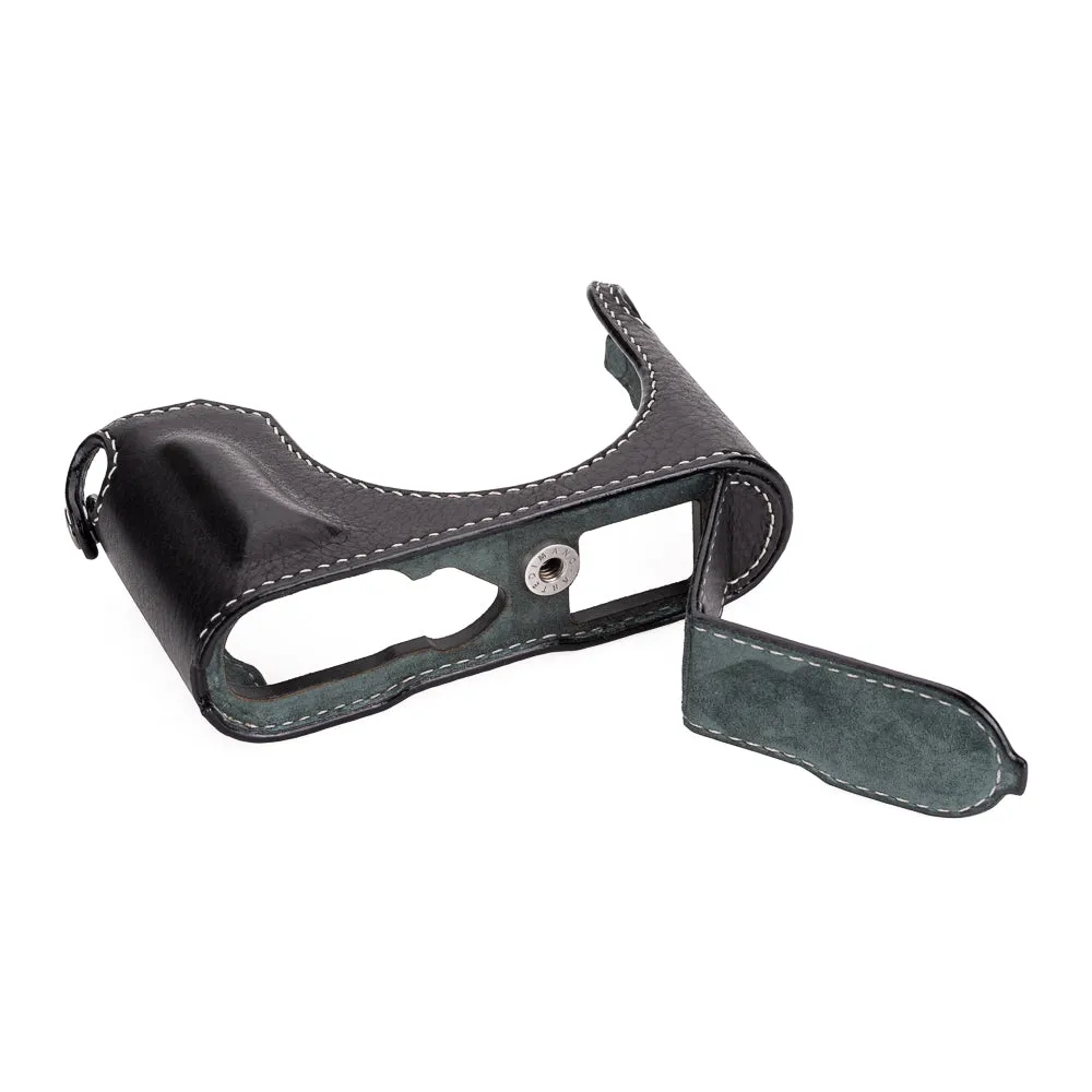 Arte di Mano Leica Q3 Half Case (Type 2-TR, Snap Secured, Tripod Mount) - Rally Black with White Stitching