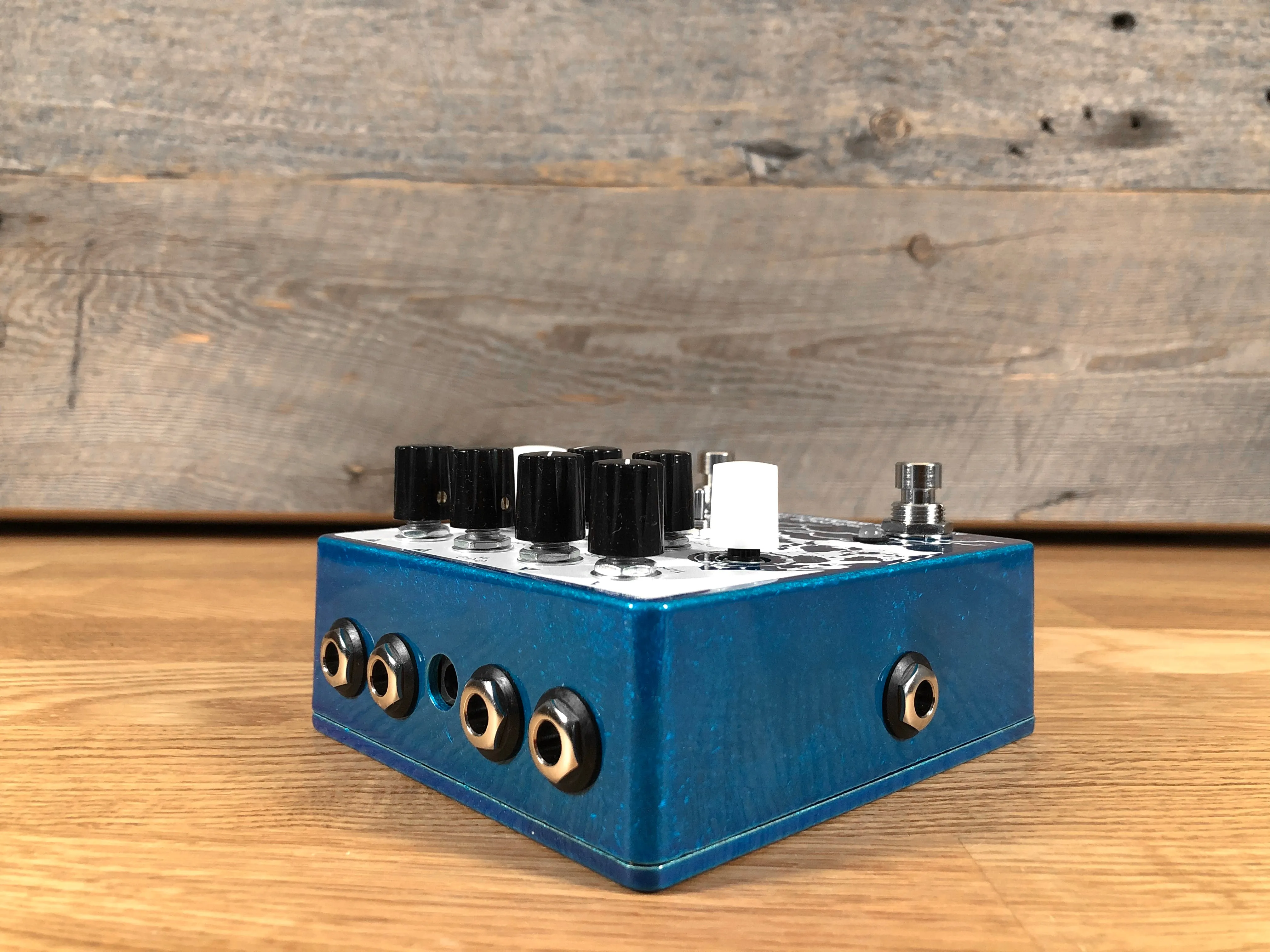 Earthquaker Devices Avalanche Run