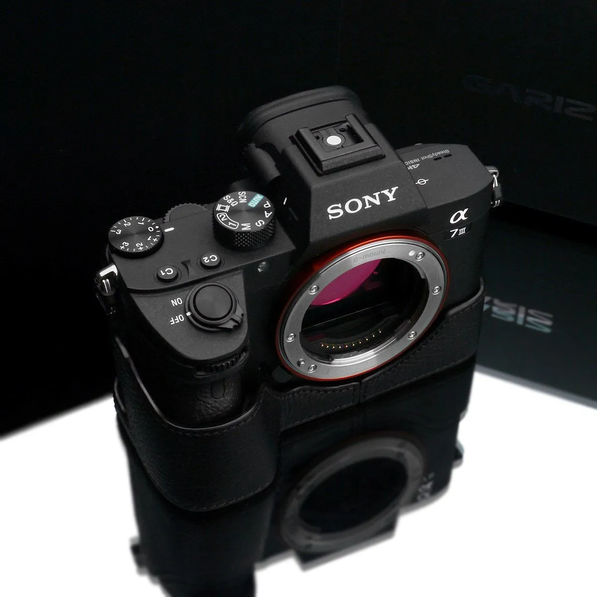 Gariz Black XS-CHA7M3BKO Genuine Leather Half Case for Sony A7RIII/Sony A7III