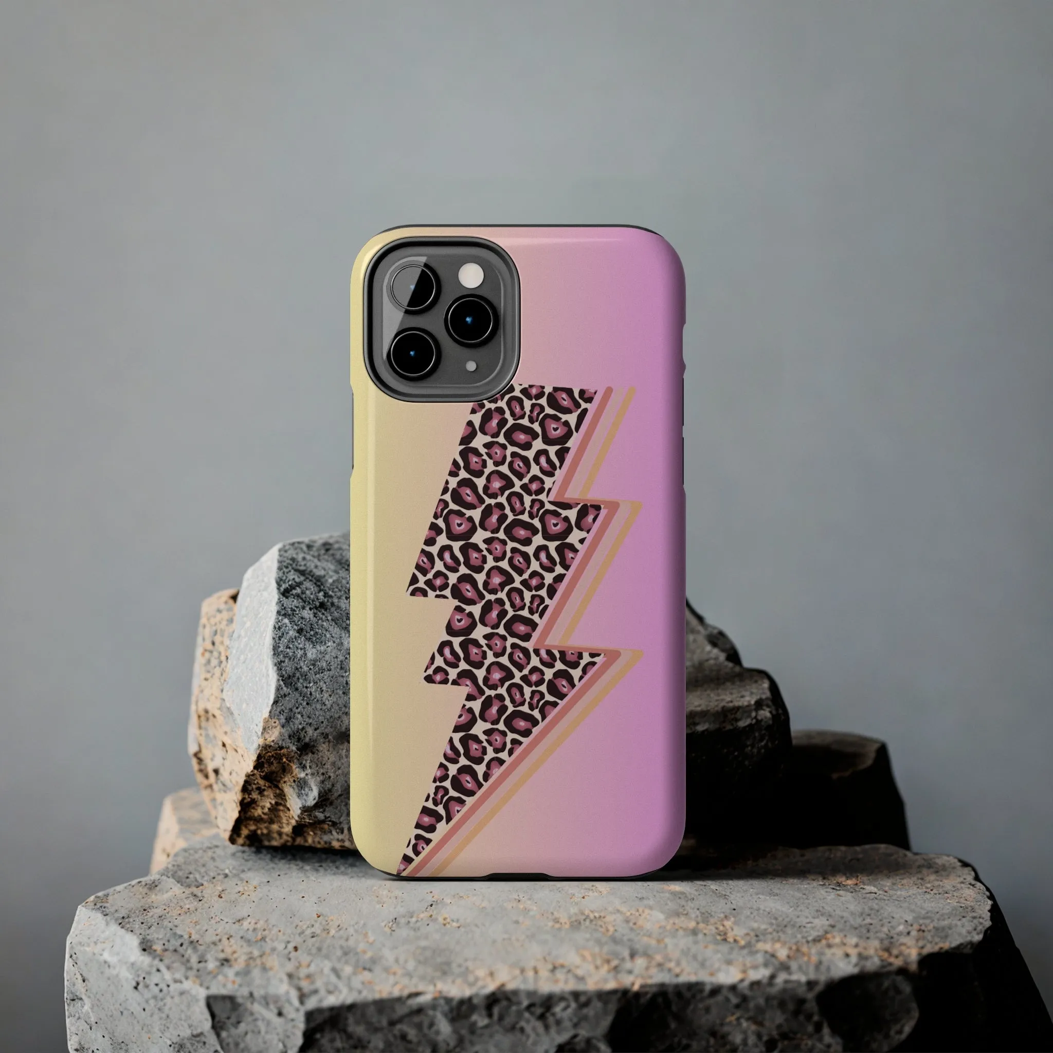 Stylish Pink Leopard Lightning Bolt Cell Phone Cover: Fashion Meets Protection