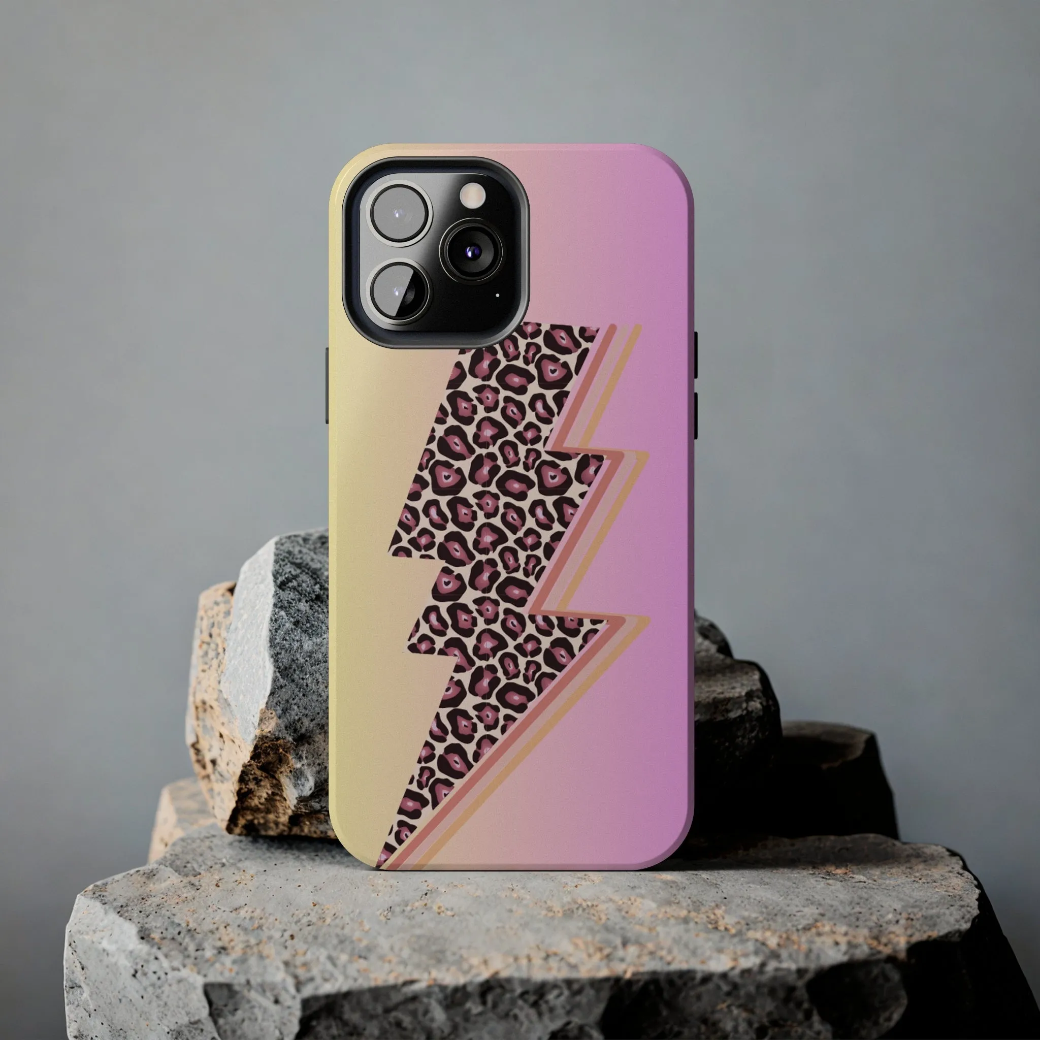 Stylish Pink Leopard Lightning Bolt Cell Phone Cover: Fashion Meets Protection
